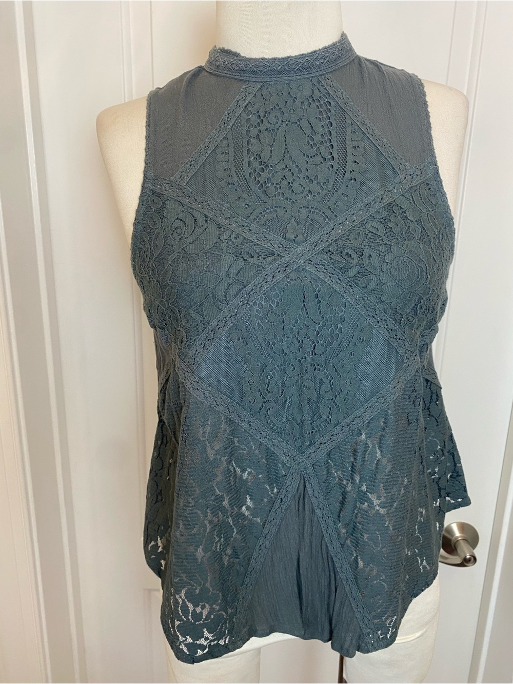 American Eagle Outfitters Small Lace Sleeveless Blouse Teal Green